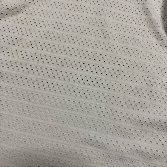 Lululemon Breeze By Shirt Women's White Long Sleeve Breathable Run Top Gym - Picture 2 of 9